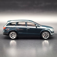 Load image into Gallery viewer, Explorafind 2012 Audi Q7 Dark Blue 1:64 Die Cast Car