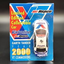 Load image into Gallery viewer, Classic Carlectables 2000 Holden VT Commodore Garry Rogers Motorsport Garth Tander #34 Valvoline 1:64 Model