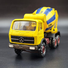 Load image into Gallery viewer, Conrad 1986 Mercedes Benz 2224 Cement Mixer Truck Elba Kaiser #3044 1:50 Diecast Model