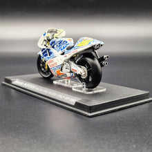 Load image into Gallery viewer, DeAgostini Honda NSR500 Italy GP 2001 - Valentino Rossi 1:24 MotoGP Collection Die Cast Motorbike