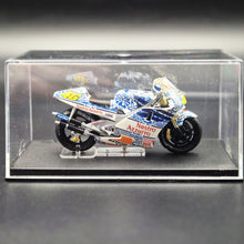 Load image into Gallery viewer, DeAgostini Honda NSR500 Italy GP 2001 - Valentino Rossi 1:24 MotoGP Collection Die Cast Motorbike