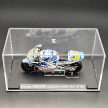 Load image into Gallery viewer, DeAgostini Honda NSR500 Italy GP 2001 - Valentino Rossi 1:24 MotoGP Collection Die Cast Motorbike