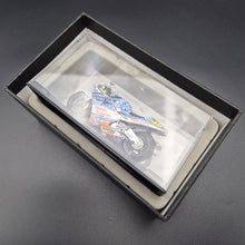Load image into Gallery viewer, DeAgostini Honda NSR500 Italy GP 2001 - Valentino Rossi 1:24 MotoGP Collection Die Cast Motorbike