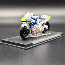Load image into Gallery viewer, DeAgostini Honda NSR500 Italy GP 2001 - Valentino Rossi 1:24 MotoGP Collection Die Cast Motorbike