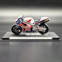 Load image into Gallery viewer, DeAgostini Honda VTR1000 Laguna Seca 2002 - Colin Edwards 1:24 MotoGP Collection Die Cast Motorbike