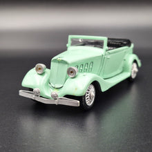 Load image into Gallery viewer, Dubray 1934 Renault Vivasport Open Convertible #35 Pale Green 1:43 Resin Model - Rare Model