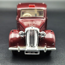 Load image into Gallery viewer, ERTL 1958 London Taxi-Austin FX3 3 Door Taxi Cab Maroon #2551 1:43 ERTL Vintage Vehicles Diecast Model