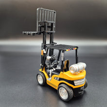 Load image into Gallery viewer, Explorafind Forklift Truck Yellow 1:24 Die Cast
