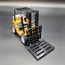 Load image into Gallery viewer, Explorafind Forklift Truck Yellow 1:24 Die Cast