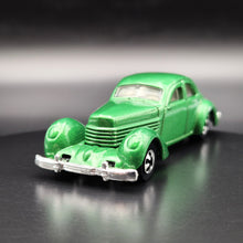 Load image into Gallery viewer, Hot Wheels 2000 1936 Cord Green #97 Virtual Collection