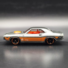 Load image into Gallery viewer, Hot Wheels 2024 1970 Dodge Hemi Challenger Grey Mopar 5 Pack Exclusive