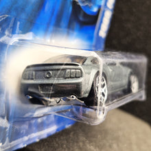Load image into Gallery viewer, Hot Wheels 2006 2005 Ford Mustang GT Grey #184 Hot Wheels Mainline