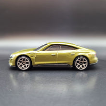 Load image into Gallery viewer, Hot Wheels 2024 Audi RS E-tron GT Green #36 HW Green Speed 4/10