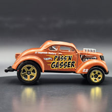 Load image into Gallery viewer, Hot Wheels 2023 Pass'n Gasser Brown #212 HW Gassers 5/5
