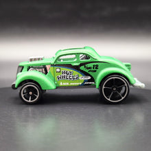 Load image into Gallery viewer, Hot Wheels 2024 Pass'n Gasser Satin Green Multipack Exclusive