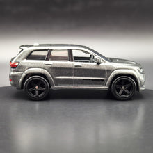 Load image into Gallery viewer, Hot Wheels 2023 '19 Jeep Grand Cherokee Trackhawk Grey Fast and Furious Premium