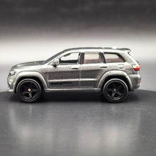 Load image into Gallery viewer, Hot Wheels 2023 '19 Jeep Grand Cherokee Trackhawk Grey Fast and Furious Premium