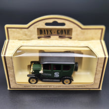 Load image into Gallery viewer, Lledo Days Gone 1920 Model T Ford Car Singer Sewing Machine Co. Ltd Dark Green DG33001