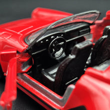 Load image into Gallery viewer, Maisto 1989 Porsche 911 Speedster Red #21008 1:38 Die Cast Car