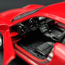 Load image into Gallery viewer, Maisto 1997 Porsche 911 (993) Carrera Red #21008 1:38 Die Cast Car