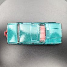 Load image into Gallery viewer, Majorette 1989 Volvo 760 GLE Dark Green #230 200 Series