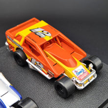Load image into Gallery viewer, Matchbox 1993 Dirt Racer DIRT Super Stars Series Speedway Cars 4 Car Display Case
