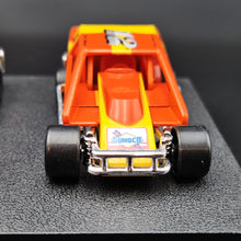 Load image into Gallery viewer, Matchbox 1993 Dirt Racer DIRT Super Stars Series Speedway Cars 4 Car Display Case