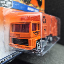 Load image into Gallery viewer, Matchbox 1998 Refuse Truck Orange #4 Matchbox 1-75 Series