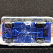 Load image into Gallery viewer, Matchbox 2000 International Armored Car Light Grey #58 Speedy Delivery Long Card