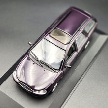 Load image into Gallery viewer, Minichamps 1997 Ford Mondeo Turnier MkII Estate Wagon Purple #433 06312 1:43 Diecast Model