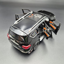 Load image into Gallery viewer, Explorafind 2023 Nissan Patrol Black 1:24 Die Cast Car