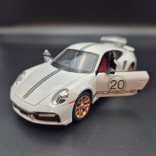 Load image into Gallery viewer, Explorafind 2021 Porsche 911 Turbo S White 1:24 Die Cast Car