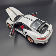 Load image into Gallery viewer, Explorafind 2021 Porsche 911 Turbo S White 1:24 Die Cast Car