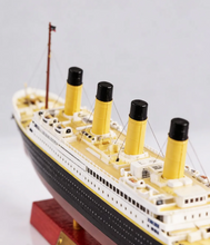Load image into Gallery viewer, RMS Titanic - Classic Luxury Cruise Ship Alloy Scale Model 1:1250
