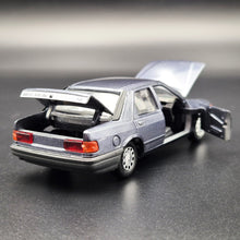 Load image into Gallery viewer, Schabak Modell 1987 Ford Sierra 2.0i Ghia Blue/Grey #1080 1:43 Die Cast Model