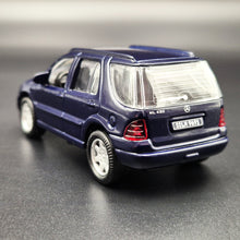 Load image into Gallery viewer, Smart Toys 2000 Mercedes-Benz ML430 Dark Blue 1:45 Diecast Car