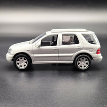 Load image into Gallery viewer, Smart Toys 2000 Mercedes-Benz ML430 Silver 1:45 Diecast Car