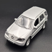 Load image into Gallery viewer, Smart Toys 2000 Mercedes-Benz ML430 Silver 1:45 Diecast Car