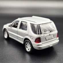 Load image into Gallery viewer, Smart Toys 2000 Mercedes-Benz ML430 Silver 1:45 Diecast Car