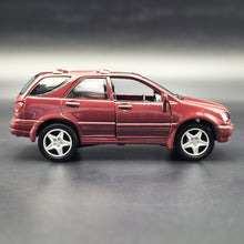 Load image into Gallery viewer, Smart Toys 2001 Lexus RX 300 Maroon 1:36 Diecast Car