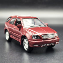 Load image into Gallery viewer, Smart Toys 2001 Lexus RX 300 Maroon 1:36 Diecast Car