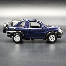 Load image into Gallery viewer, Smart Toys 2003 Land Rover Freelander Dark Blue 1:52 Diecast Car