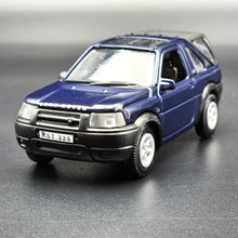 Load image into Gallery viewer, Smart Toys 2003 Land Rover Freelander Dark Blue 1:52 Diecast Car
