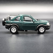 Load image into Gallery viewer, Smart Toys 2003 Land Rover Freelander Dark Green 1:52 Diecast Car