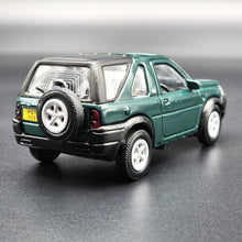 Load image into Gallery viewer, Smart Toys 2003 Land Rover Freelander Dark Green 1:52 Diecast Car
