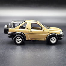 Load image into Gallery viewer, Smart Toys 2003 Land Rover Freelander Gold 1:52 Diecast Car