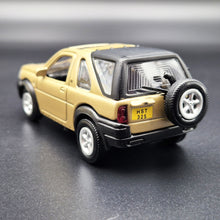Load image into Gallery viewer, Smart Toys 2003 Land Rover Freelander Gold 1:52 Diecast Car