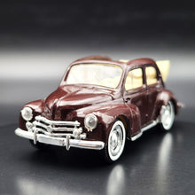 Load image into Gallery viewer, Solido 1960 Renault 4CV Decouvrable (Cabriolet) Brown #4538 Sixties Series 1:43 Die Cast Model