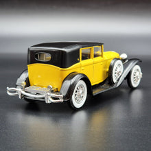 Load image into Gallery viewer, Solido Age D'Or 1929 Cord L-29 Yellow #4055 1:43 Die Cast Model