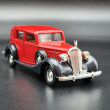 Load image into Gallery viewer, Solido Age D'Or 1937 Packard Sedan Red #4047 1:43 Die Cast Model